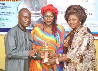 PHOTOJOURNALISTS HONOUR LAGOS NAWOJ CHAIRPERSON WITH EXEMPLARY LEADERSHIP AWARD